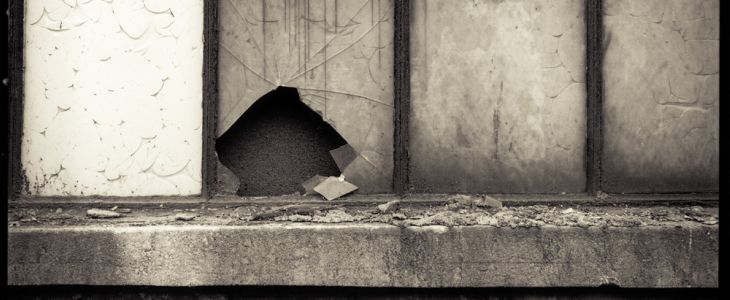 0188 broken window 730